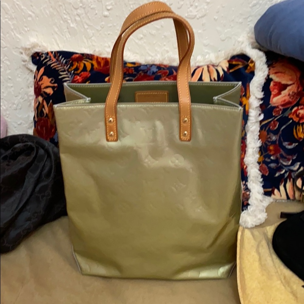 Louis Vuitton Reade MM hand bag